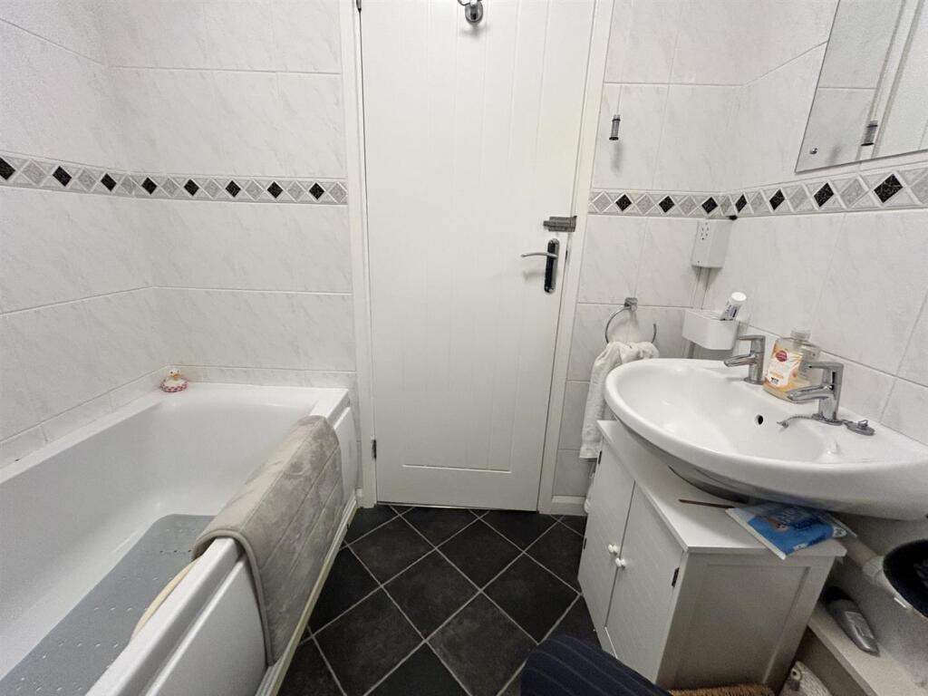 01323 438506