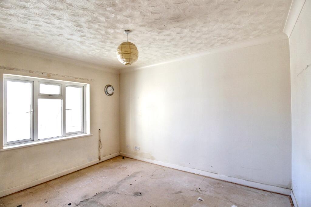 Flat 9B Oulton Hall, 79 Marine Parade East, Clacton-on-Sea, CO15 6JU