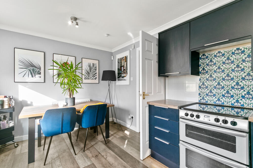 Kitchen/ Dining Room