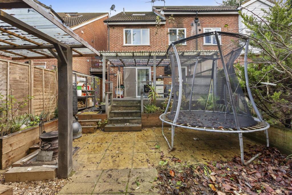 20 Davies Court, Carrington Rd, HP12 3JF-11.jpg