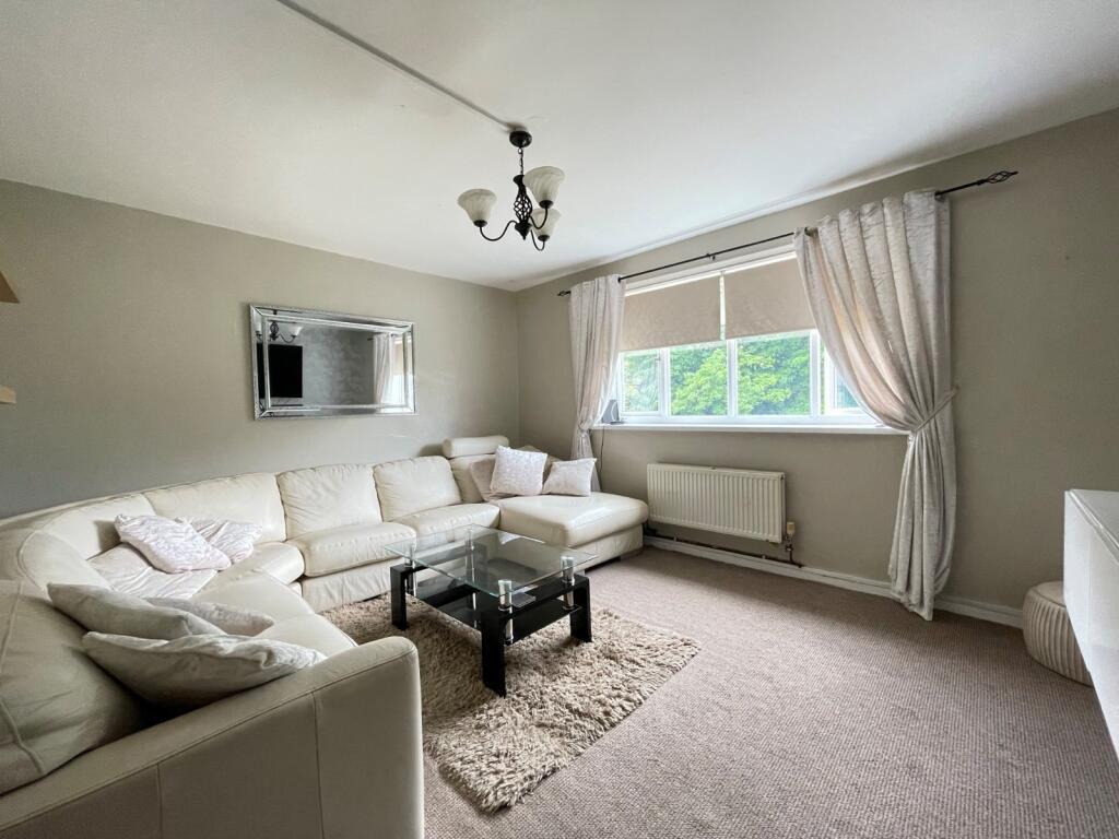 5 bed terraced house to rent Alton Rd, London CR0