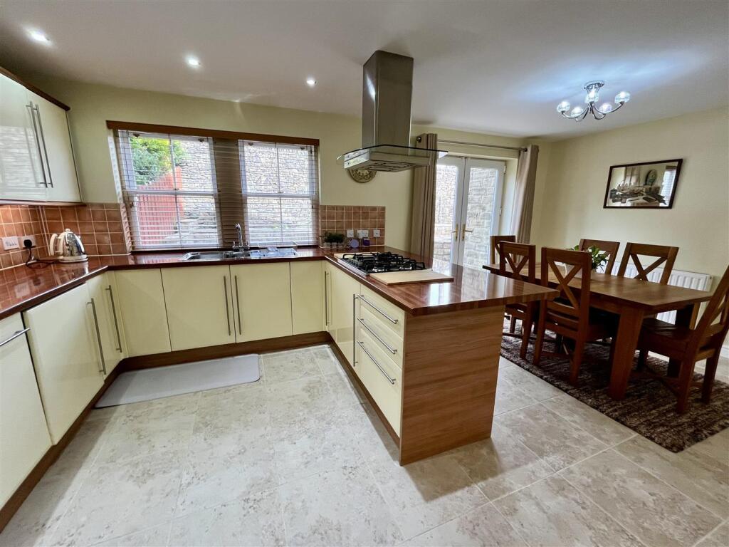 Open Plan Kitchen &amp; Dining Room