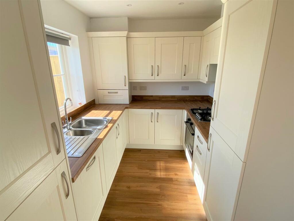 32 Quintrell Road Kitchen