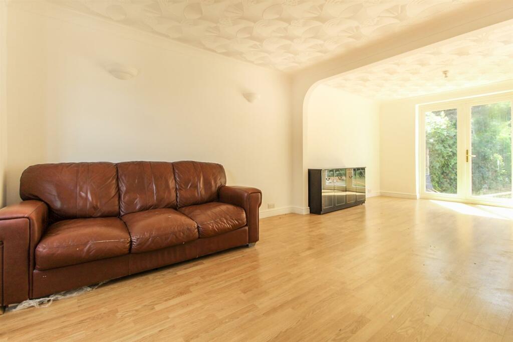 lounge 3.jpg