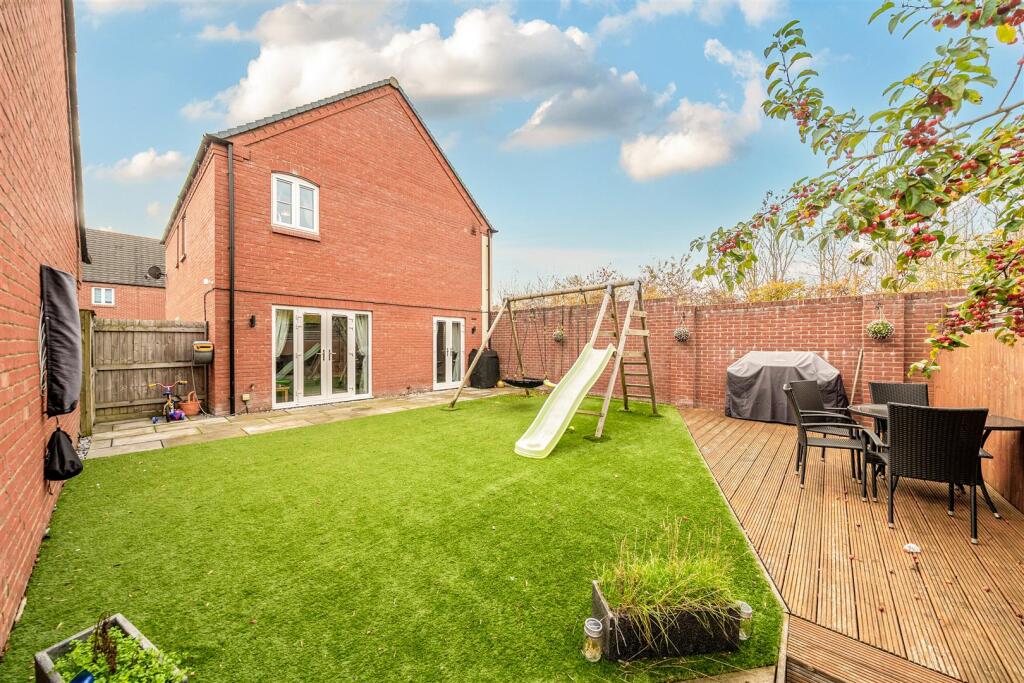 18 Ratcliffe Close, Old Stratford (19).jpg