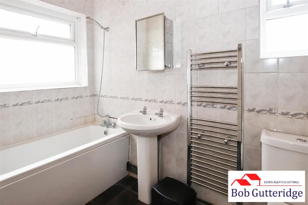 GROUND FLOOR BATHROOM