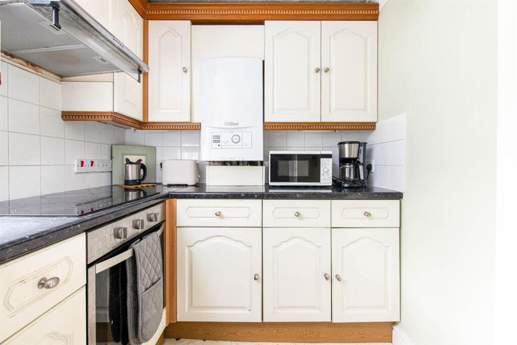 Kitchen_2.jpg
