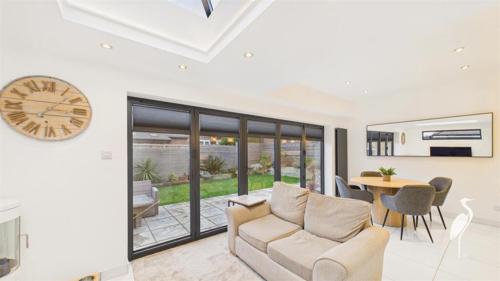 Open Plan Living/Dining &amp; Kitchen Area