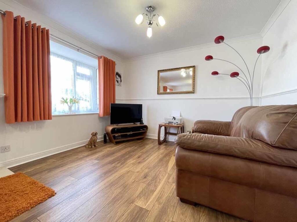 Eastcote Close 4 Lounge 3.jpg