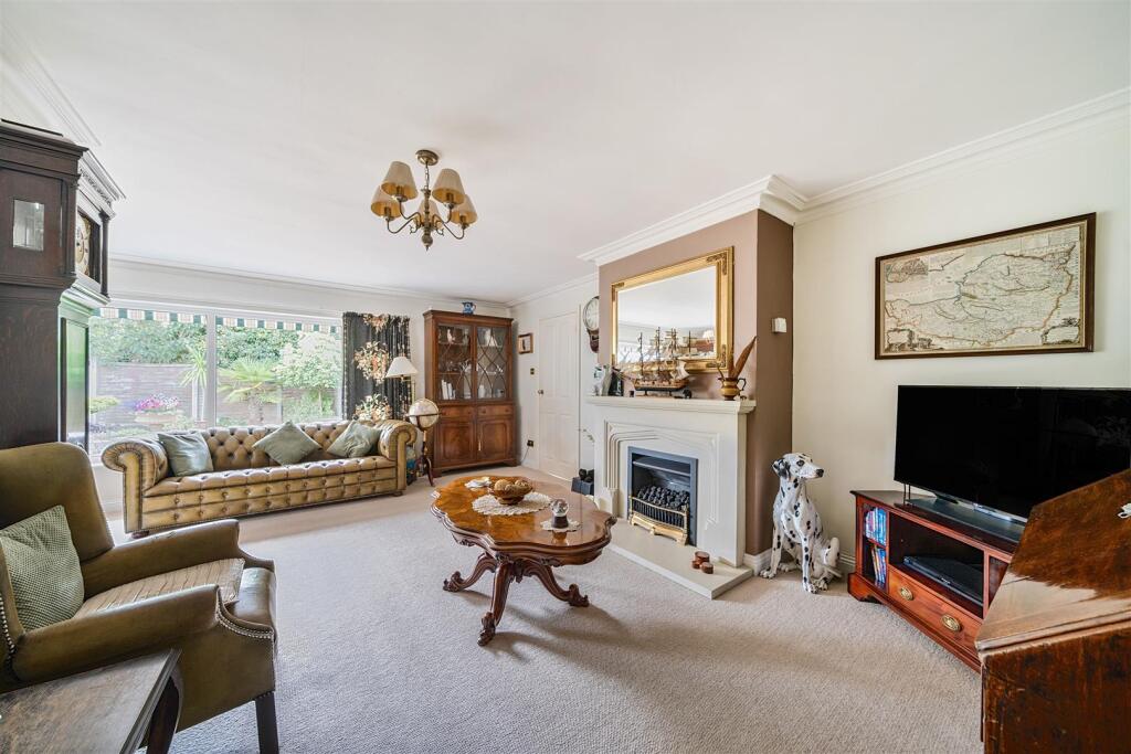 Sitting/Dining Room