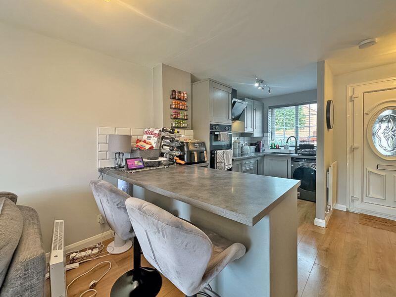 OPEN PLAN LOUNGE/KITCHEN