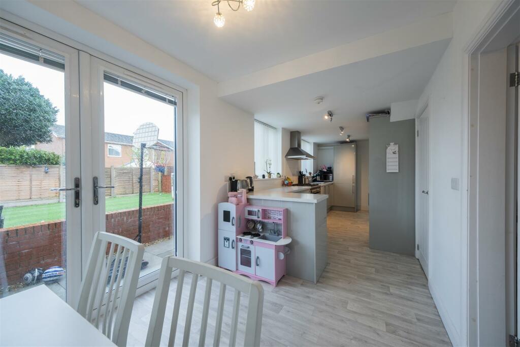 31 Yew Tree Drive-004.jpg