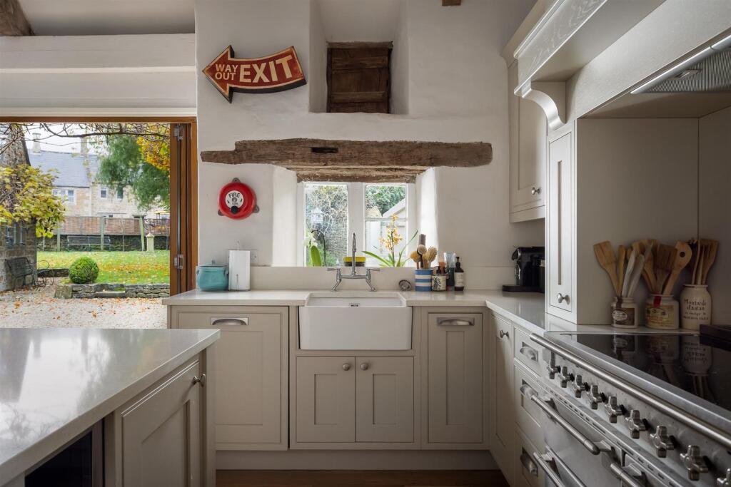 22 - Manor Farm - GL54 2ND - Web.jpg