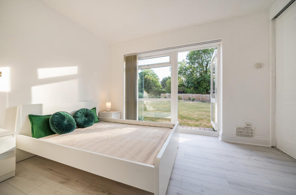 1319470-20-686eba...