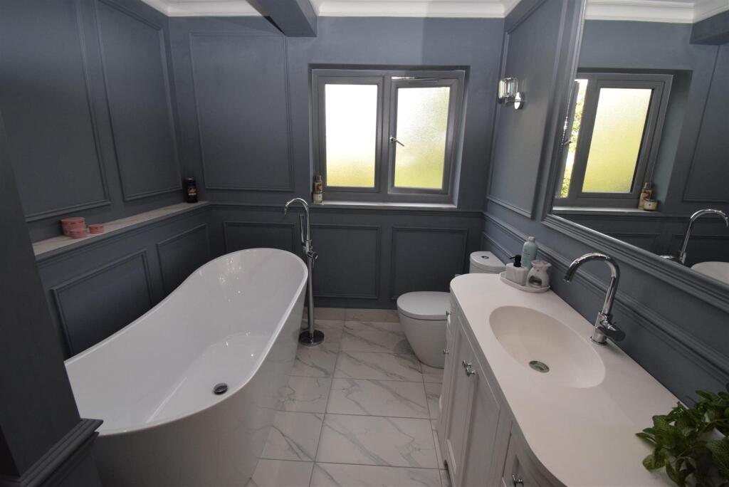 Bath/Shower Room