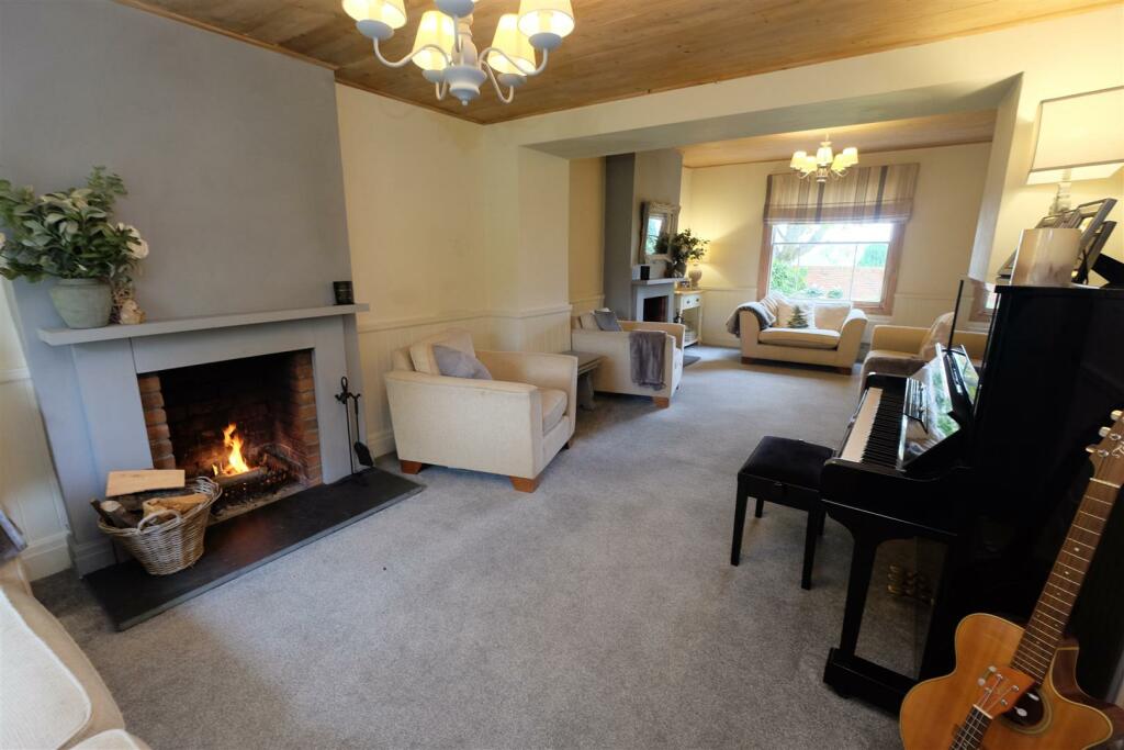38 Middle Road, Kingswood, Bristol BS15 4XH House 