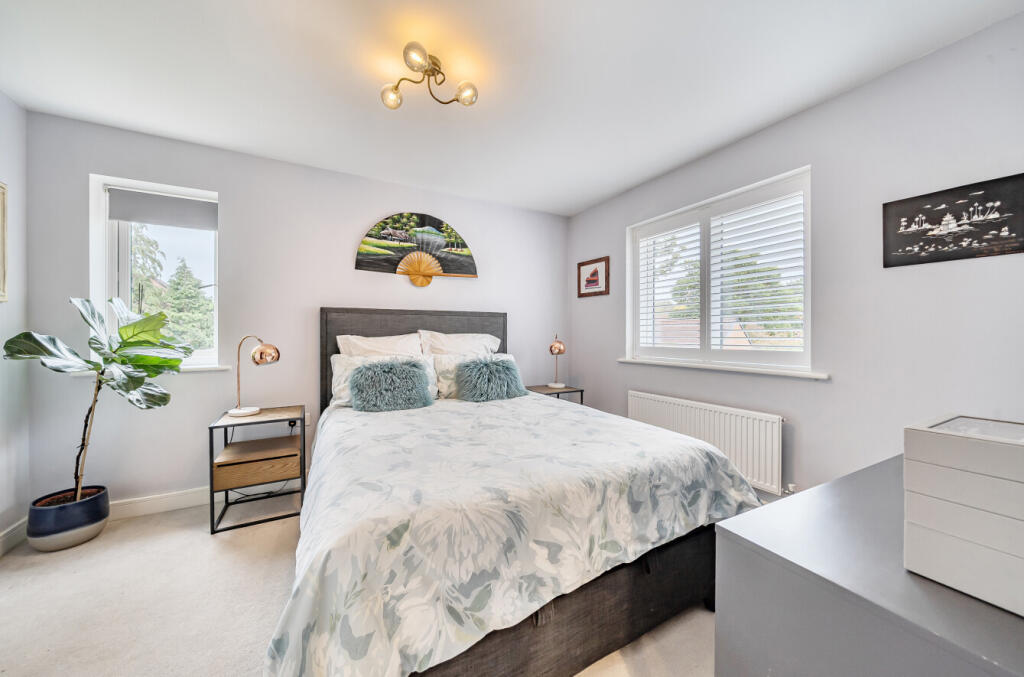 1364673-7-68e9267...