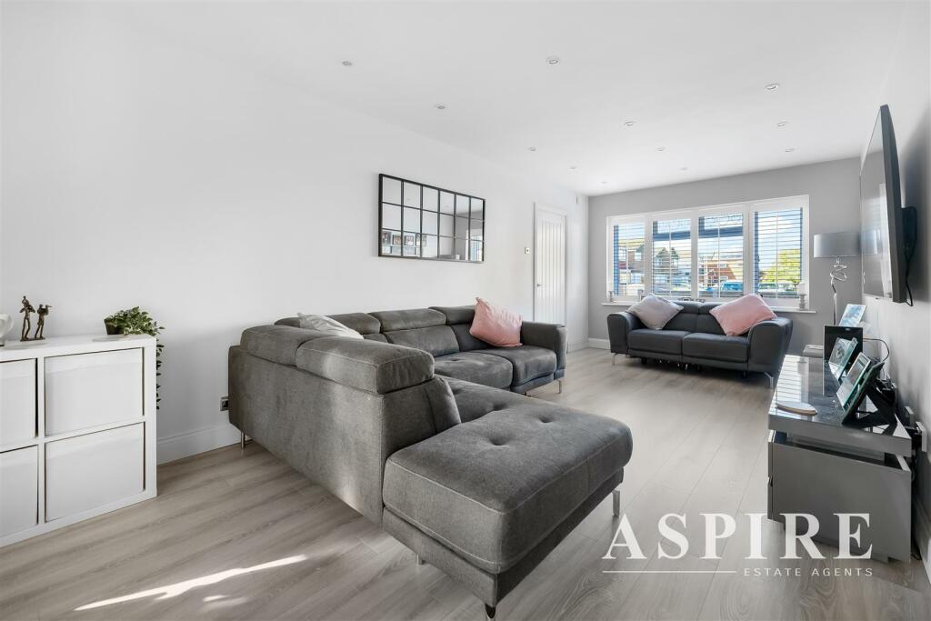 Aspire Estate Agents ss811.jpg