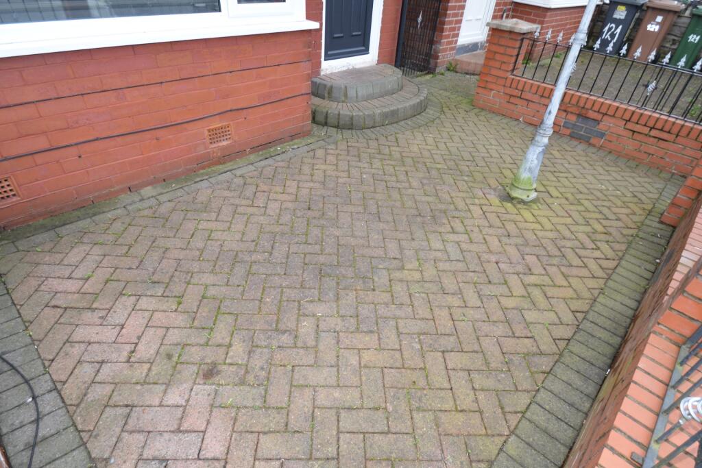 FRONT GARDEN