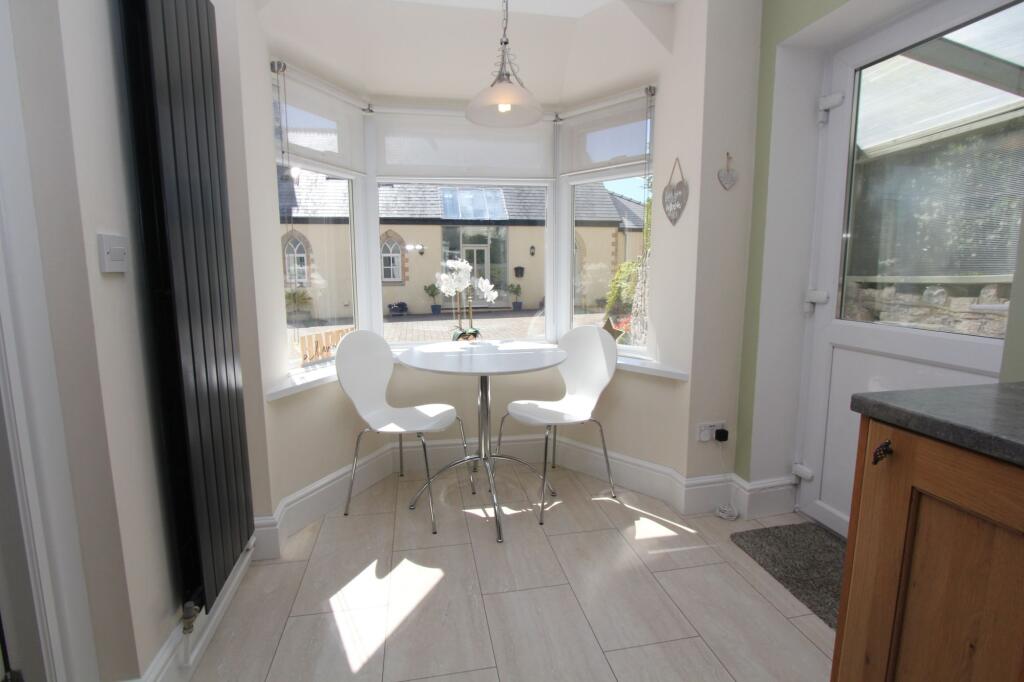 Kitchen/Breakfasting Area