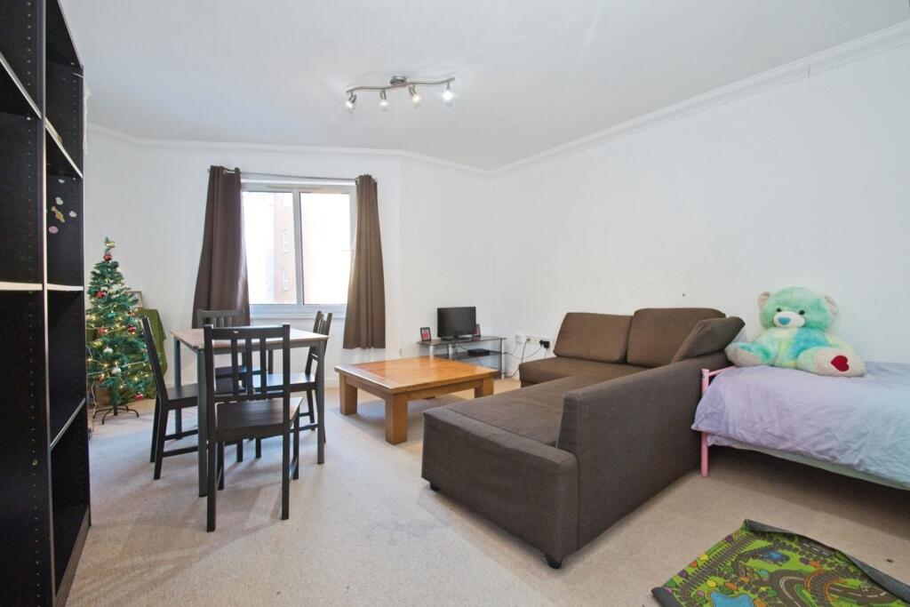 Living/Dining Area