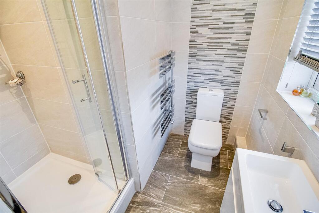 EN SUITE SHOWER ROOM/W.C.
