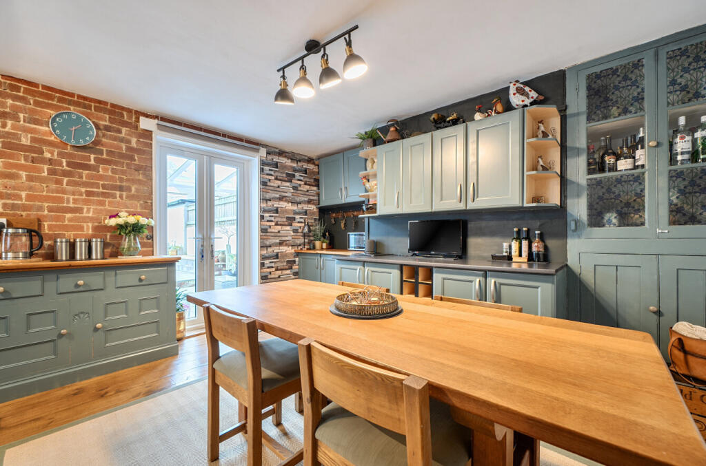 1384885-11-692711...