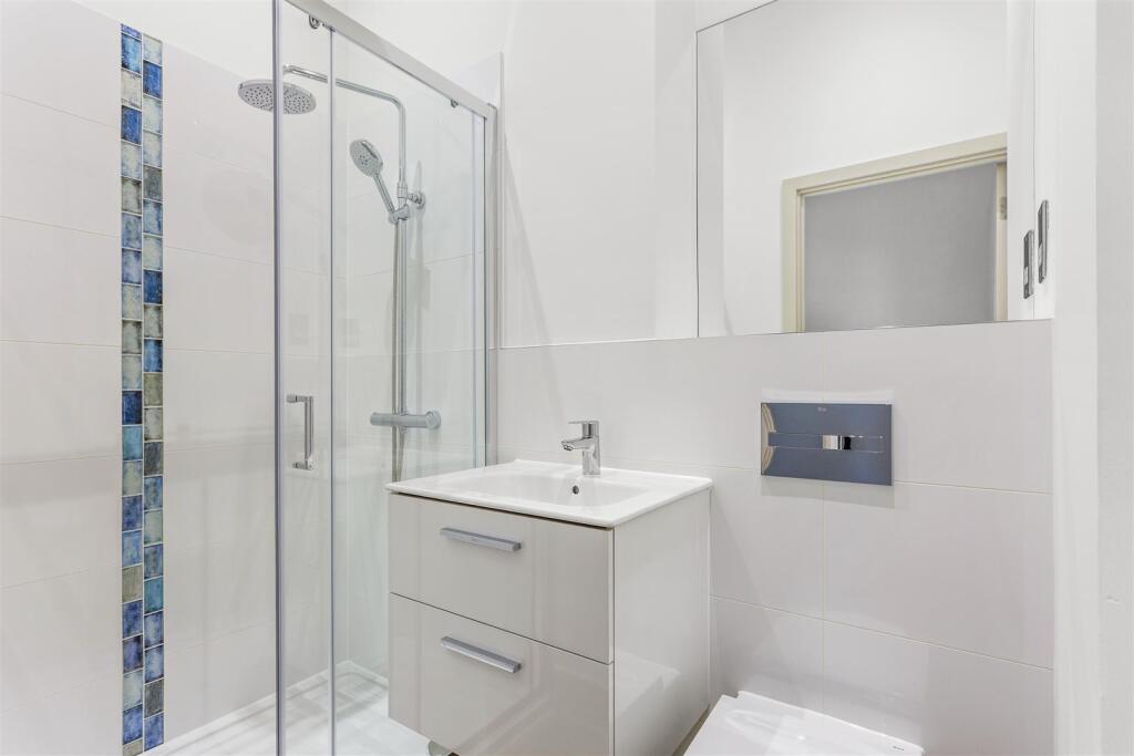 Flat 6, Harlow House, Harlow Road, HP13 6AA-7.jpg