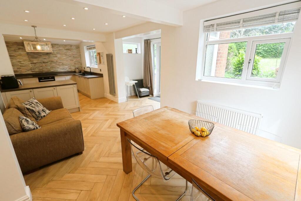 KITCHEN/DINING/SITTING ROOM