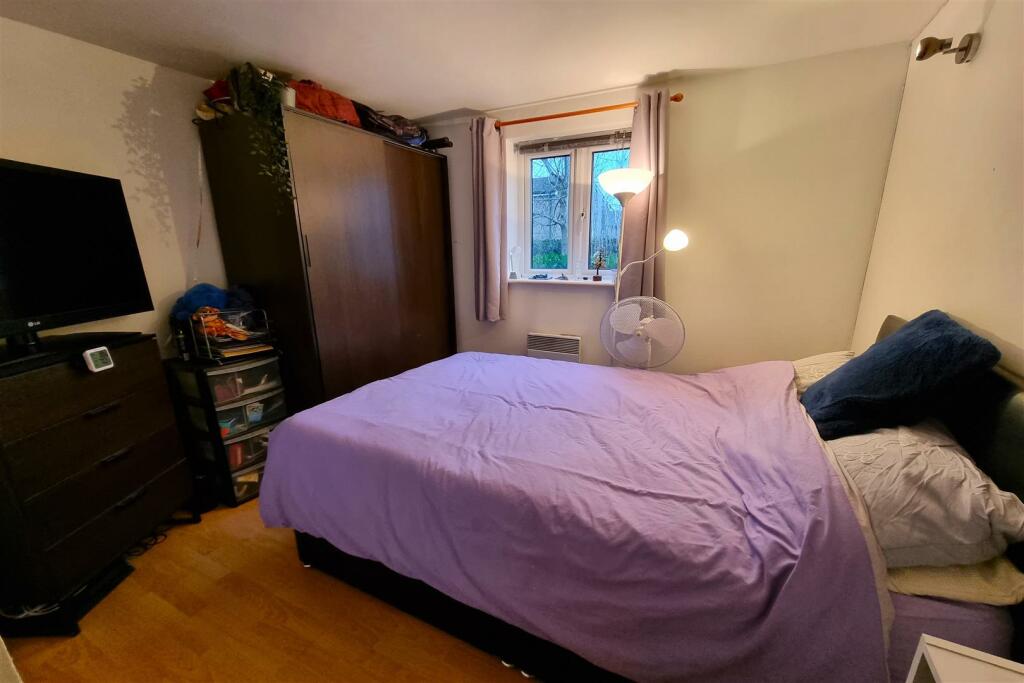 BEDROOM 2: