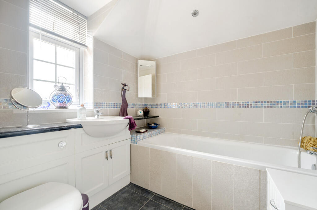 1327648-32-687f5f...