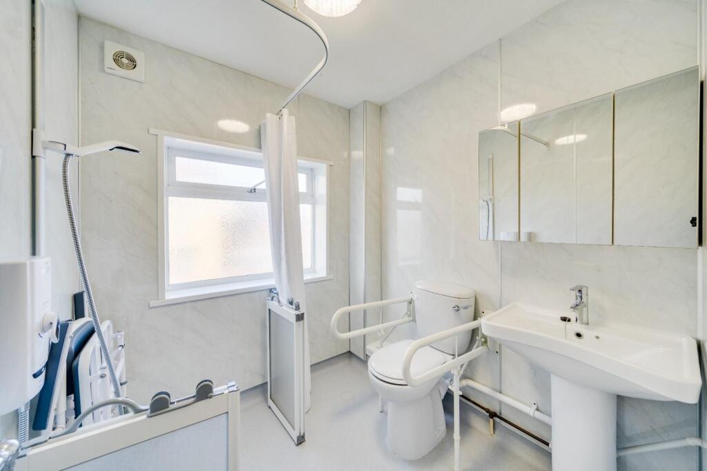 12 - shower room.jpg