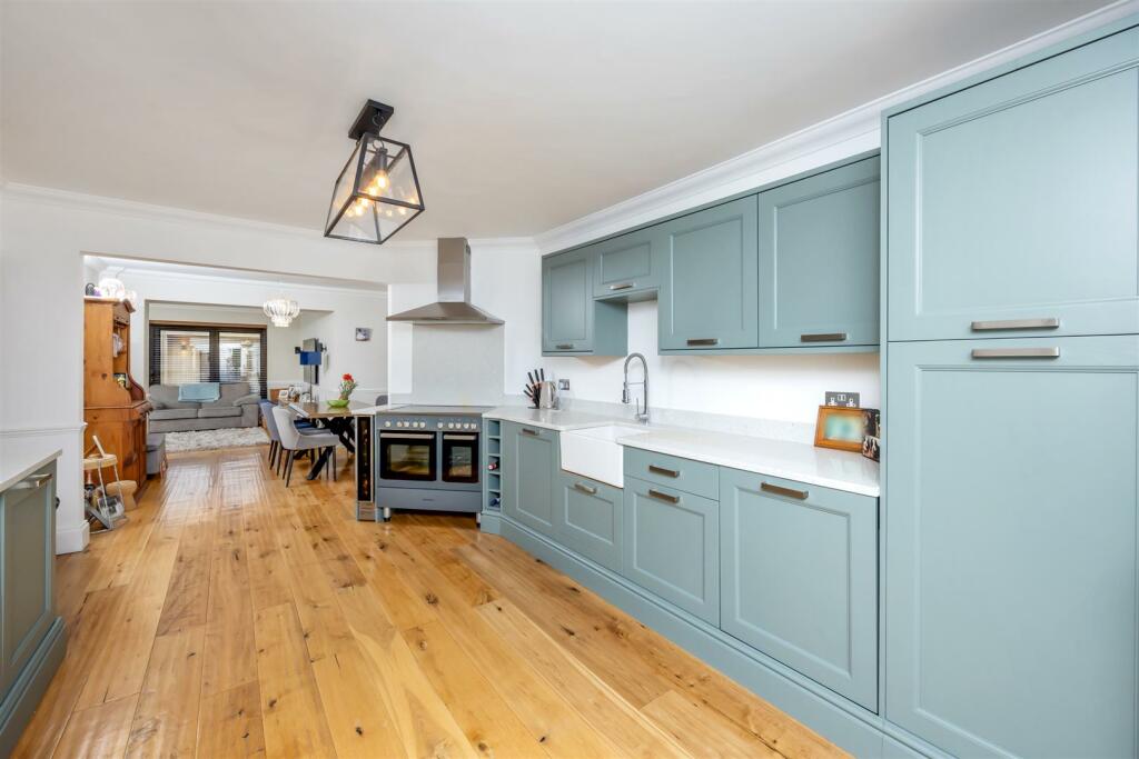 Grand Avenue, 8-001.jpg