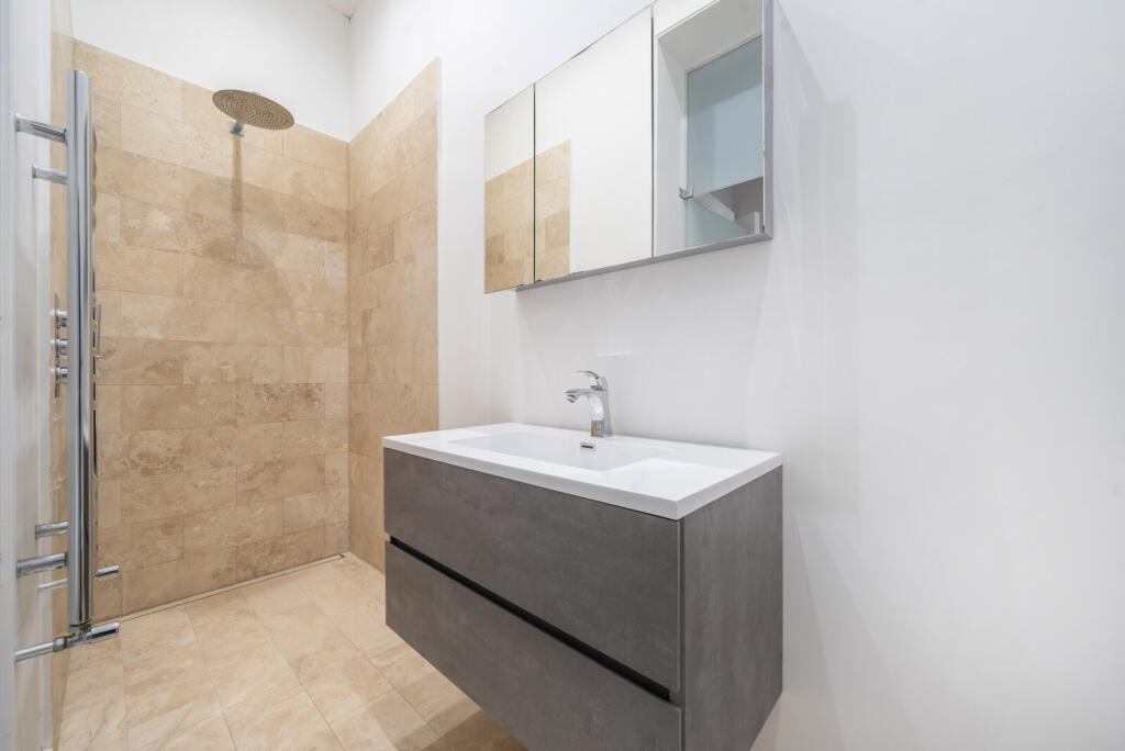 1370346-9-68f22dd...