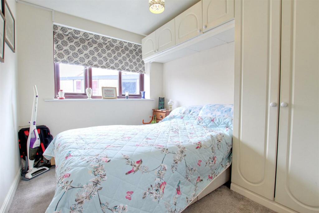 BEDROOM 2 (REAR)