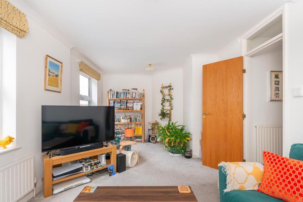 0W6RWW - Living Room B.jpg