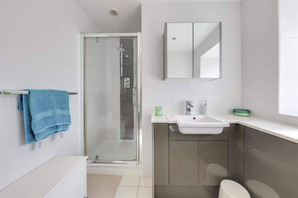 En Suite Shower Room Alt