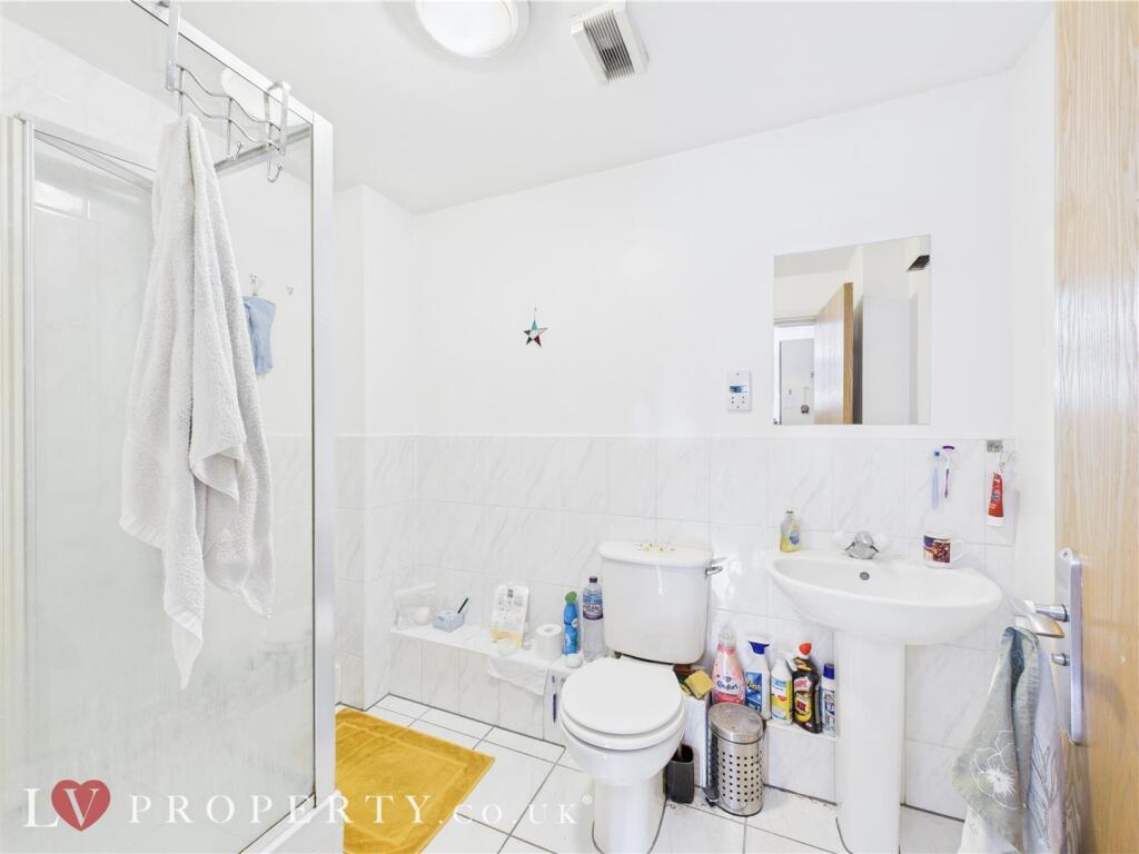 CAM05016G0-PR0077-STILL009.jpg