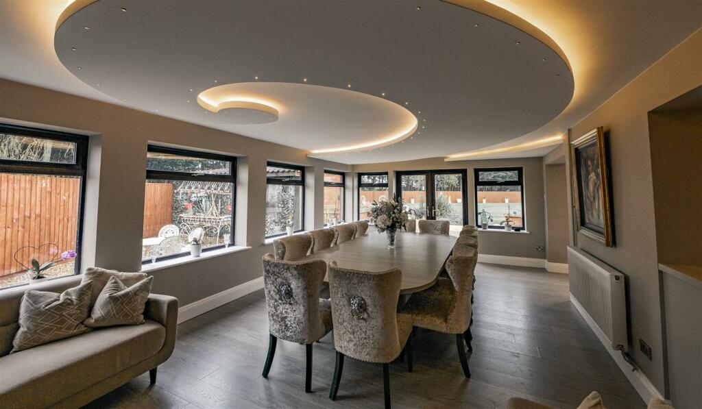 DINING AREA 1