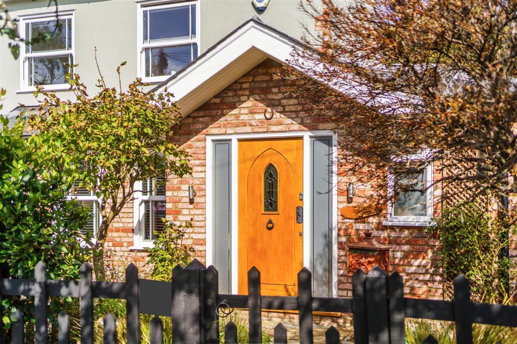 MANOR GREEN ROAD (9).jpg