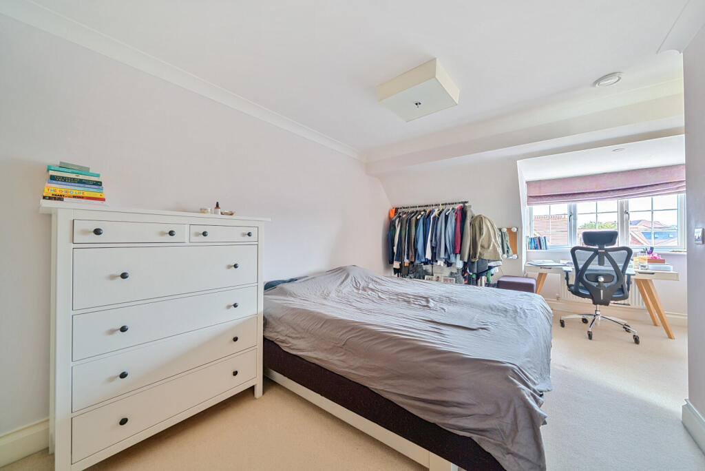 1310261-6-684be24...