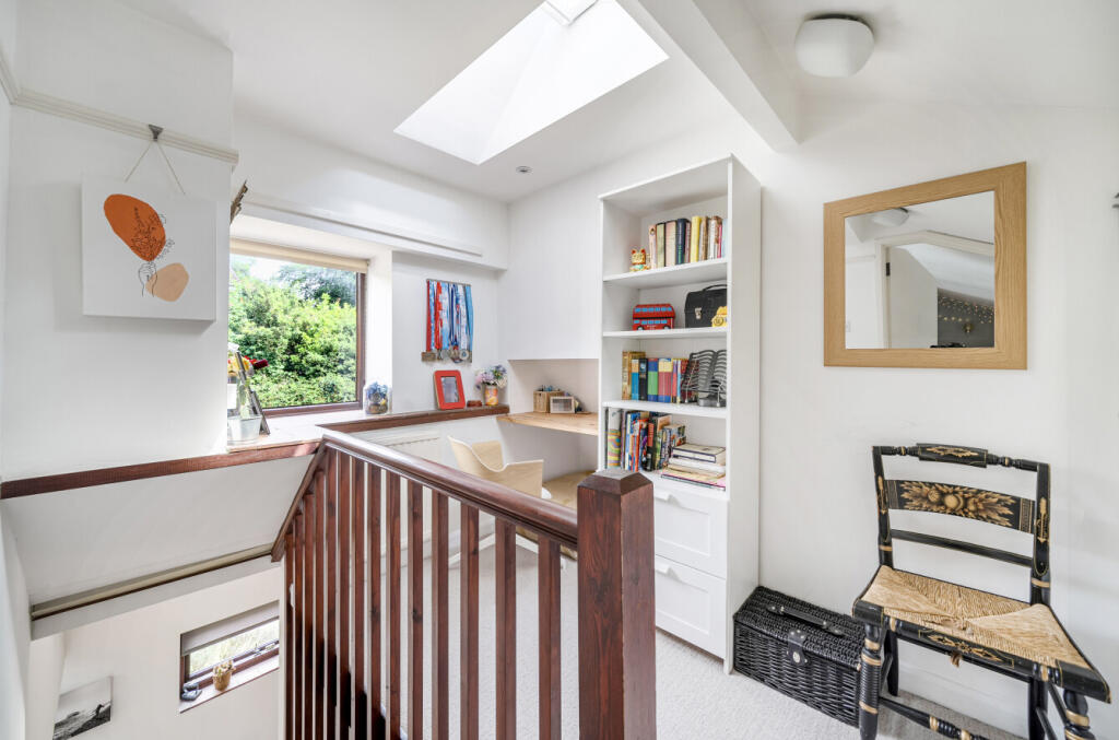 1313672-7-685570c...