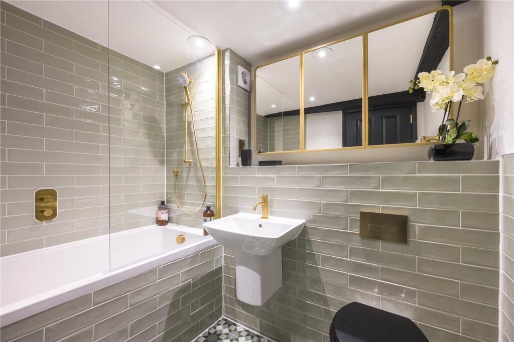 Flat 3 Bathroom