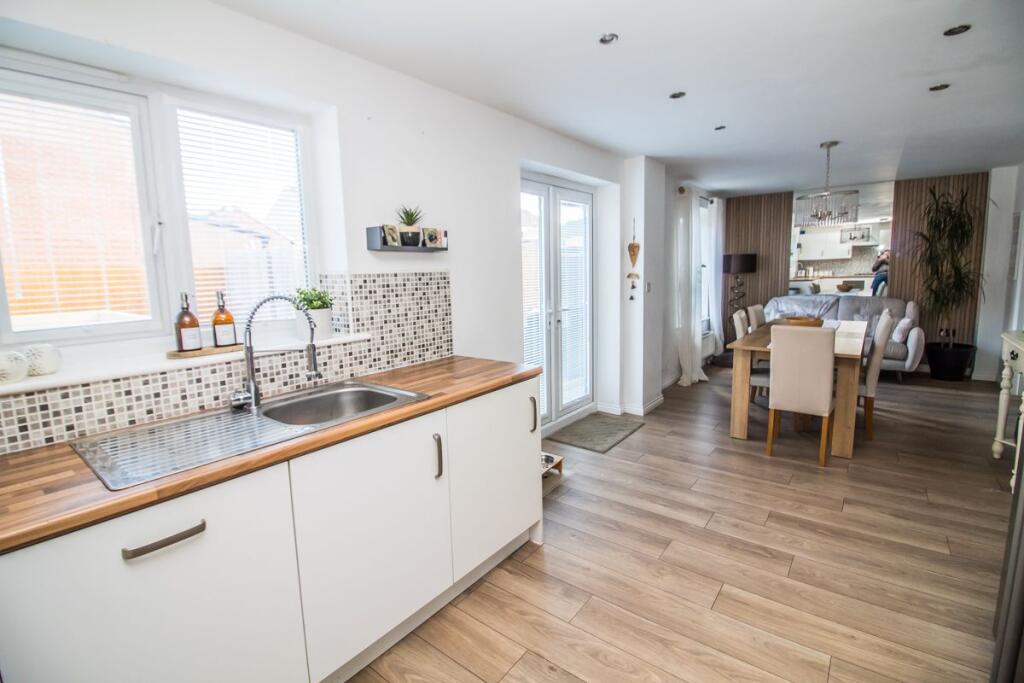 Kitchen Pic 2.