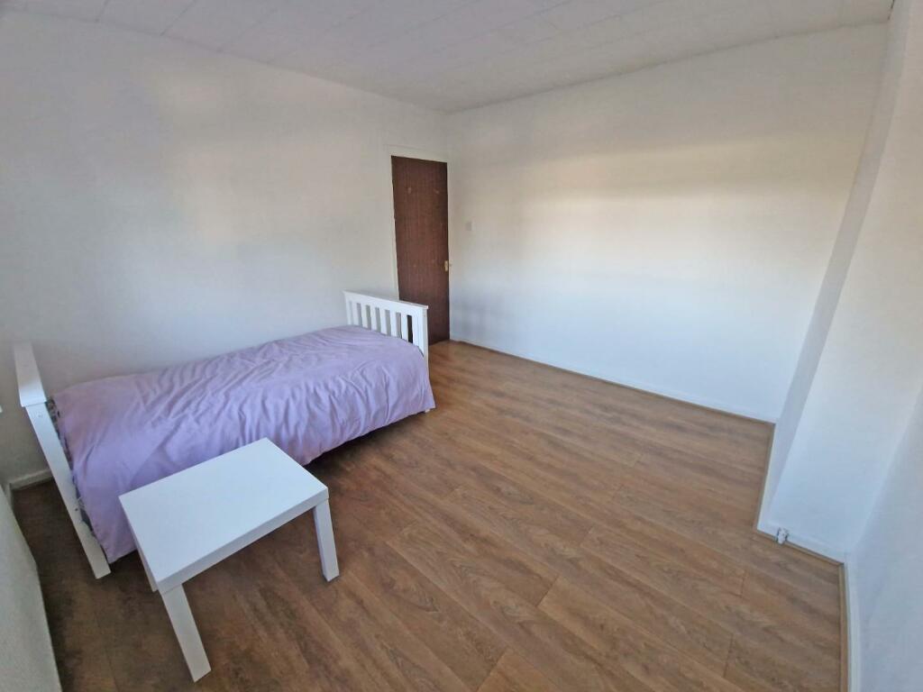 Bedroom2b.jpg