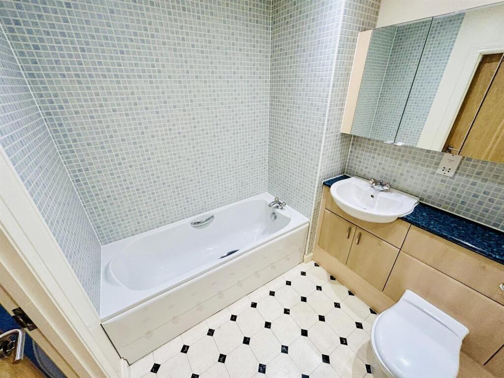 f556935a-7afd-49ea-9a6a-ec5ae4d35041.jpg