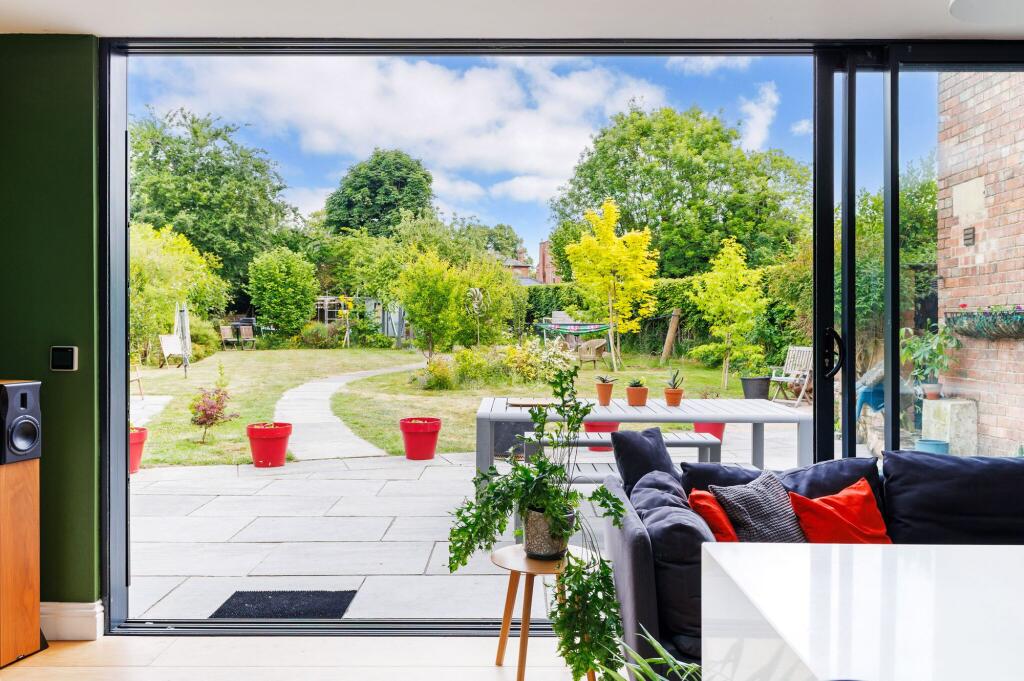 Kitchen/dining/family room