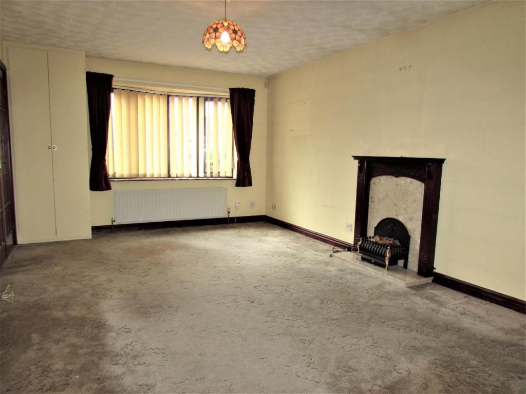 SilverbirchWay10lnge1.JPG