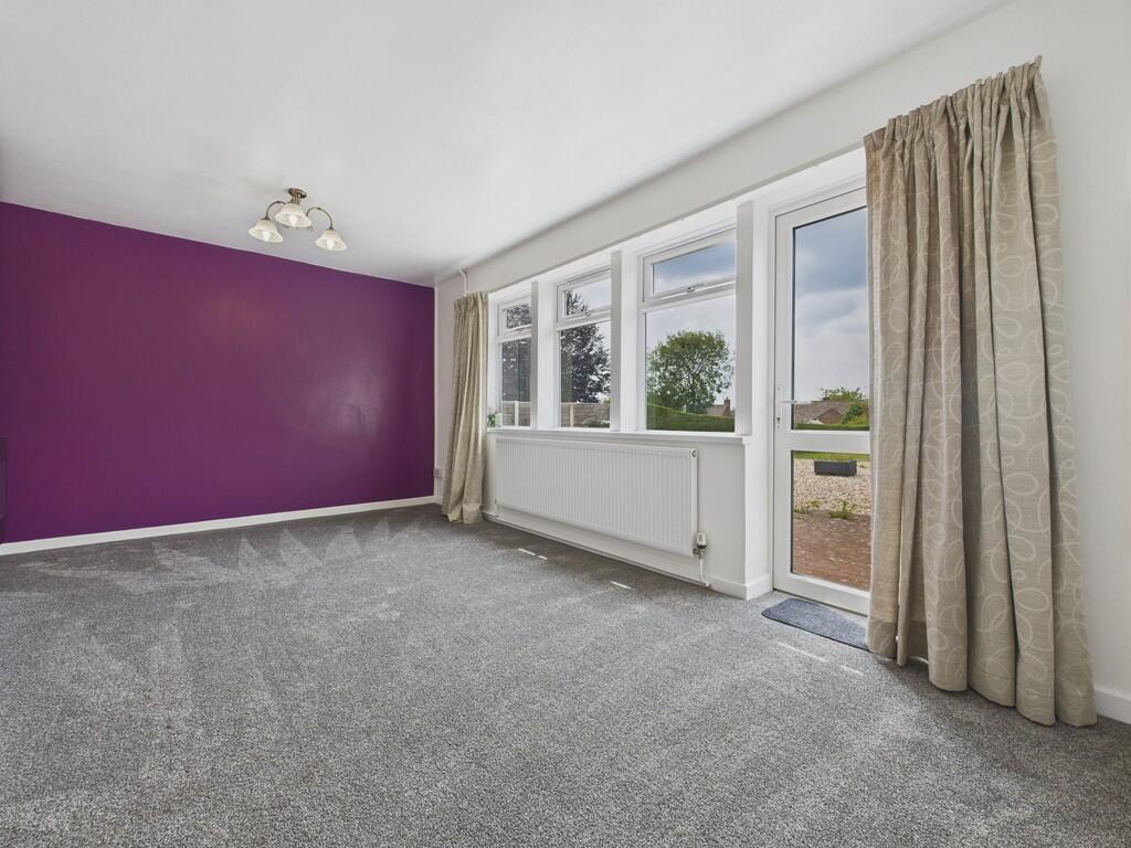 CAM04273G0-PR0137...