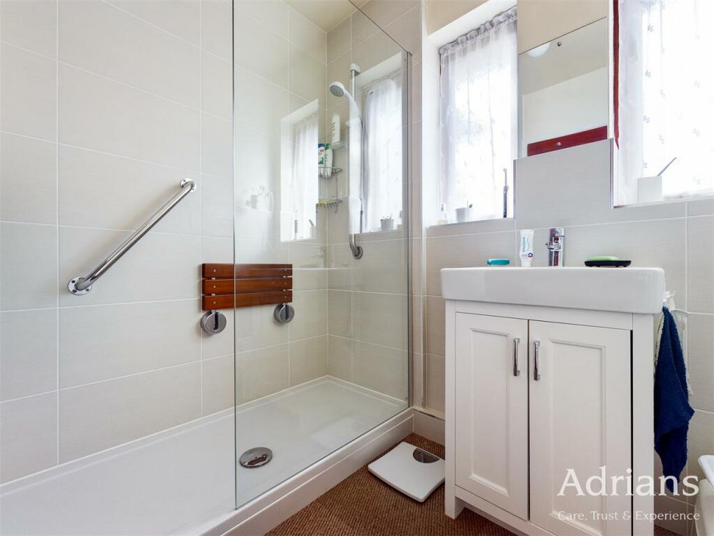 SHOWER ROOM